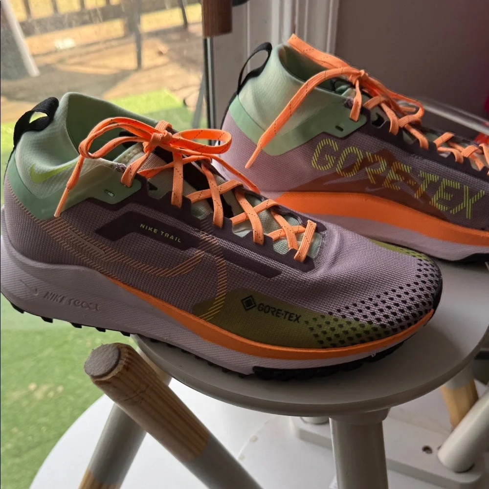 GORE-TEX NIKE Sneaker - Picture 2 of 6